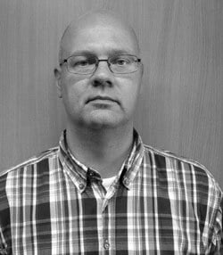 Mustavalkoinen henkilökuva jutussa haastatellusta huoltoasentajasta