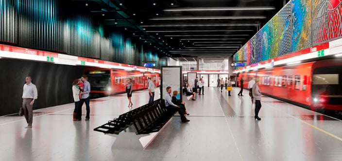 Metroaseman laituri, jonka seinää koristaa värikäs taideteos